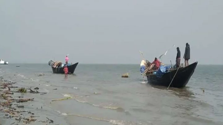 অপহৃত পনের জেলের মুক্তিতে ৪৫ লাখ টাকা মুক্তিপণ দাবি